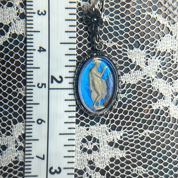 Vintage Morpho Butterfly Wing Pendant with Greek or Roman Woman - Picture 3 of 7